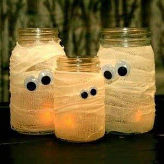 Halloween DIY mason jars with popping eyes