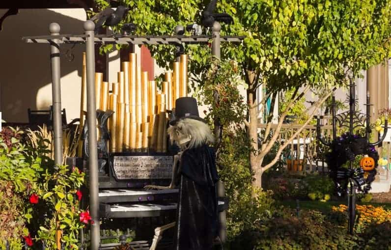 Halloween decorations canada houses