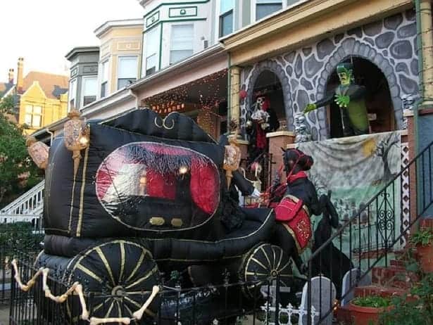 horse carriage display Halloween house Canada