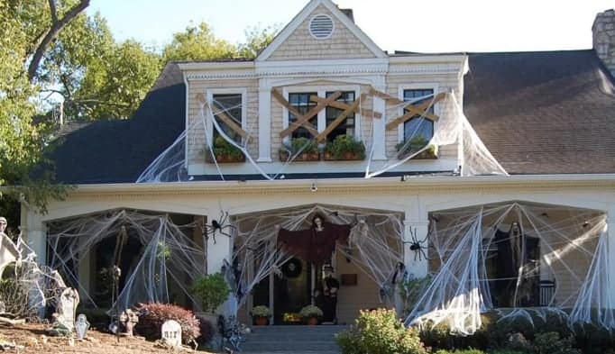 amazing house decoration for Halloween in Canada