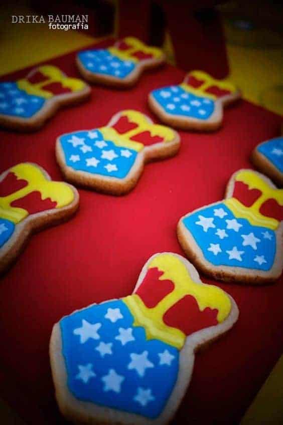 wonder-woman-cookies Halloween DIY Snacks