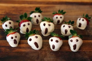 Halloween Strawberry Ghosts