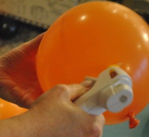 glue-balloon-with-low-heat-glue-gun
