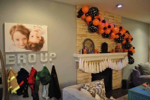 dress-up-corner-and-balloon-arch