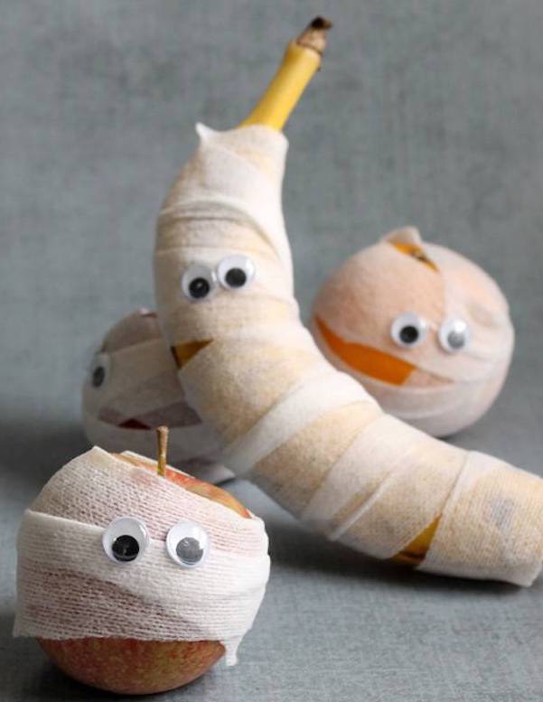 easy-halloween-lunches-mummy-fruit