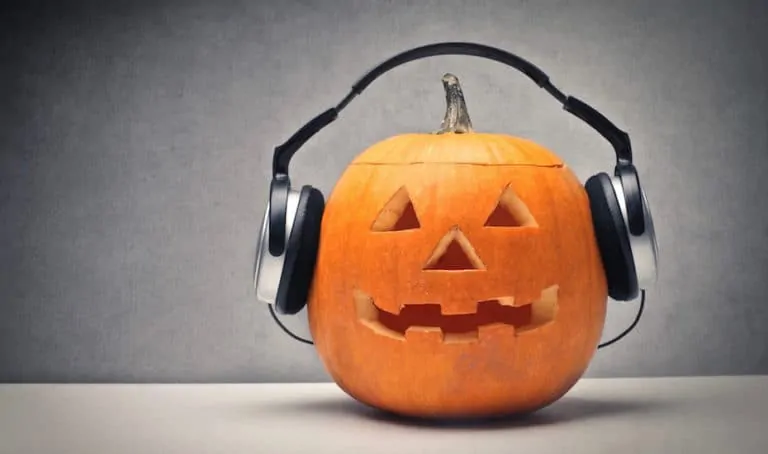 jack-o-lantern-wearing-headphones
